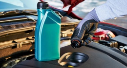 Tipos de aceite para coches: ¿cómo elige tu mecánico el adecuado para tu vehículo?