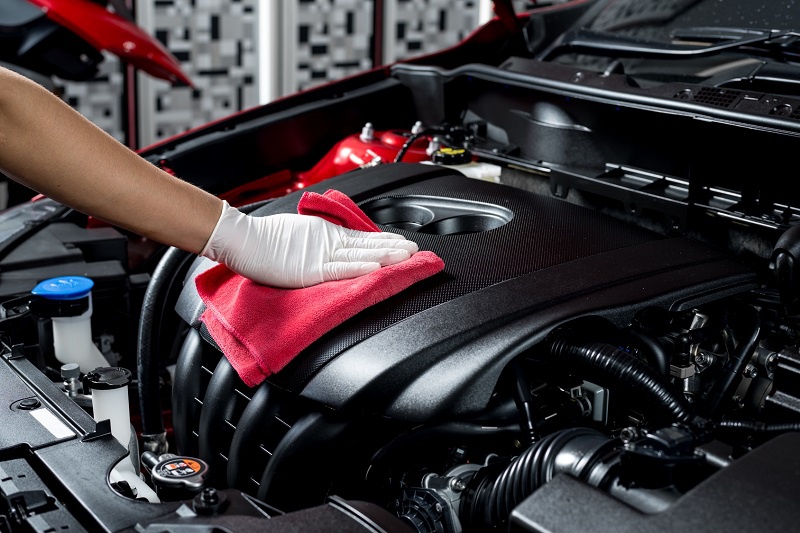 Cómo limpiar el motor del coche sin provocar una avería